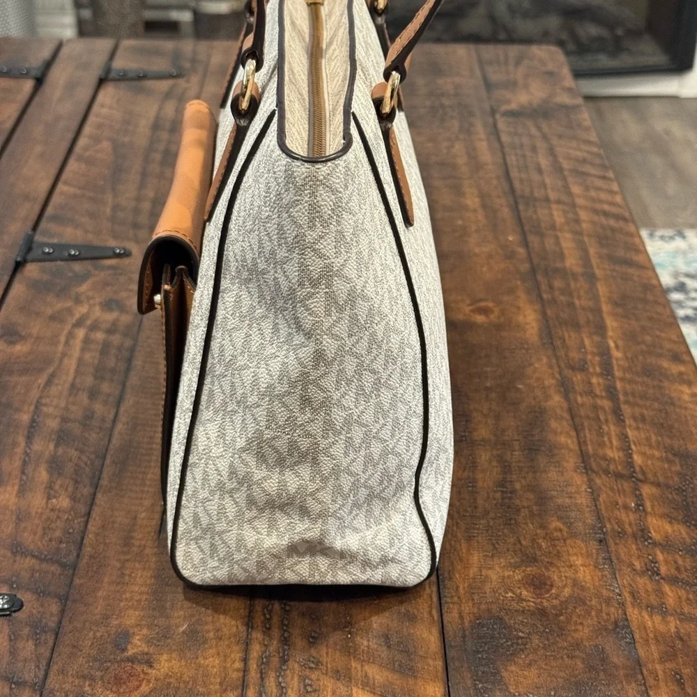 Michael Kors Medium Joey Pocket Tote (EUC)